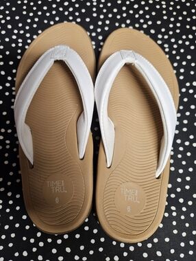 Time and Tru White-Strap Tan Footbed Thong Sandals (6)